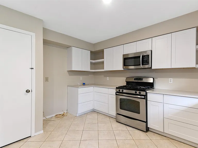18067 Garden Manor Dr — Photo 6