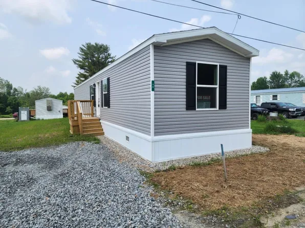 32 Oak Lane, Springfield, VT 05156