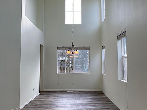 4th image of 24035 SE 11th Pl