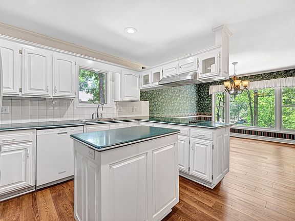 5th image of 4 Taylor Dr
