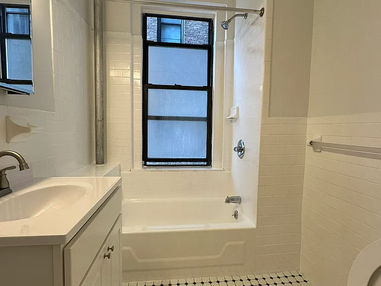 350 W 55th St #6M — Photo 8