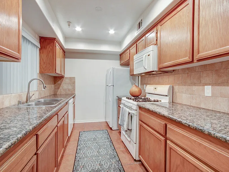 821 Wilcox Ave — Photo 45