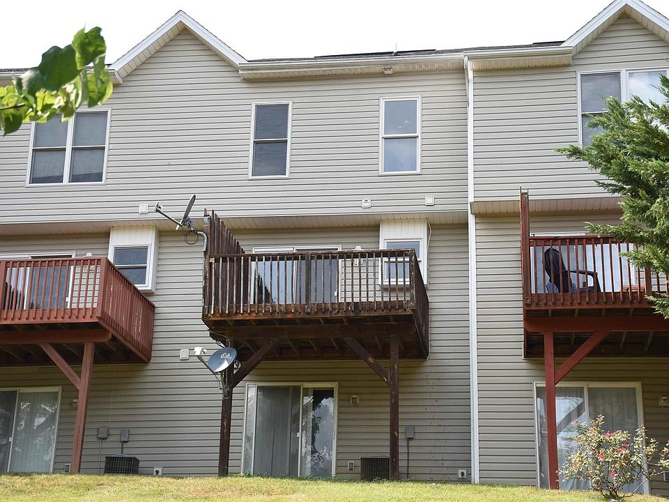 2nd image of 824 Camelot Ln