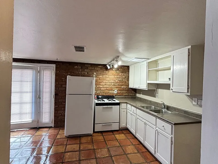 3248 E Edison St #1 — Photo 1