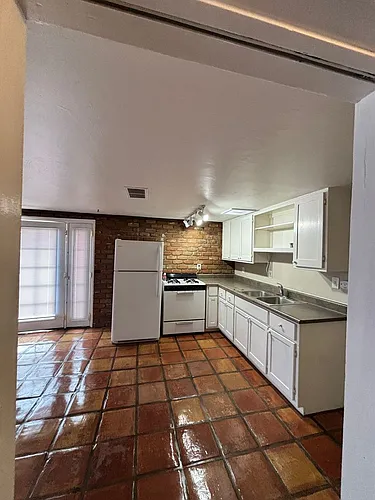 3248 E Edison St #1 Photo 1
