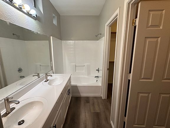 4th image of 2710 E Wildhorse Pl