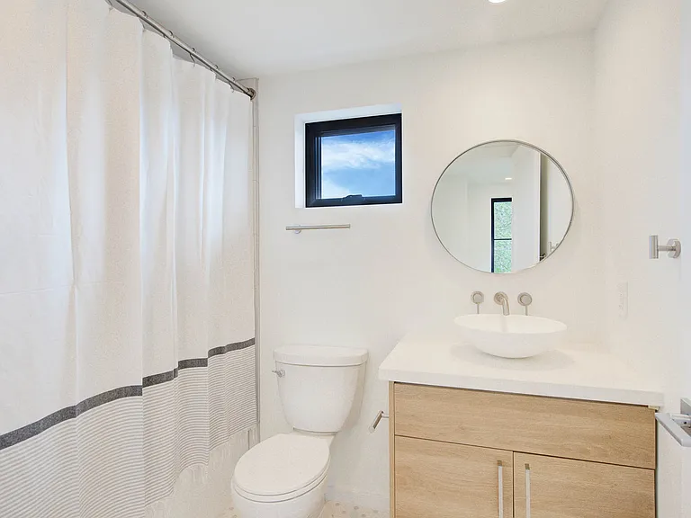 4608 NE 47th St — Photo 14