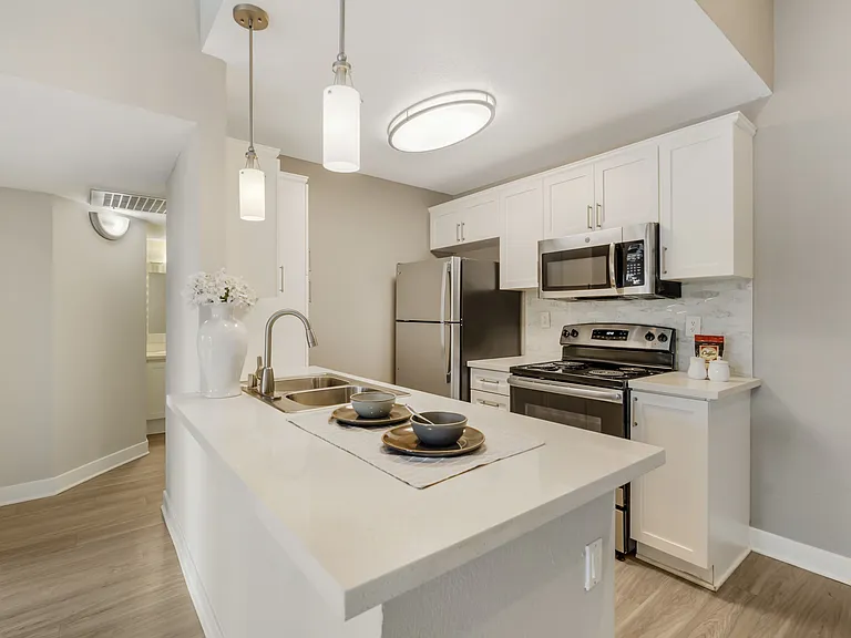 The Summit at Chino Hills Apartment Homes — Photo 25