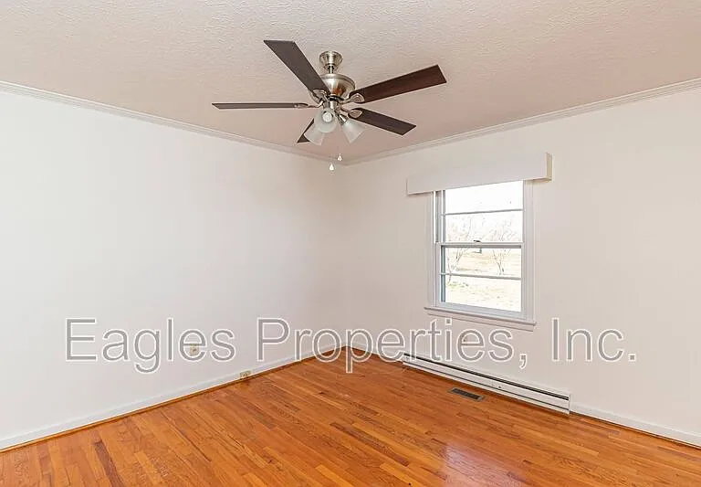 1614 US Highway 70 W — Photo 17