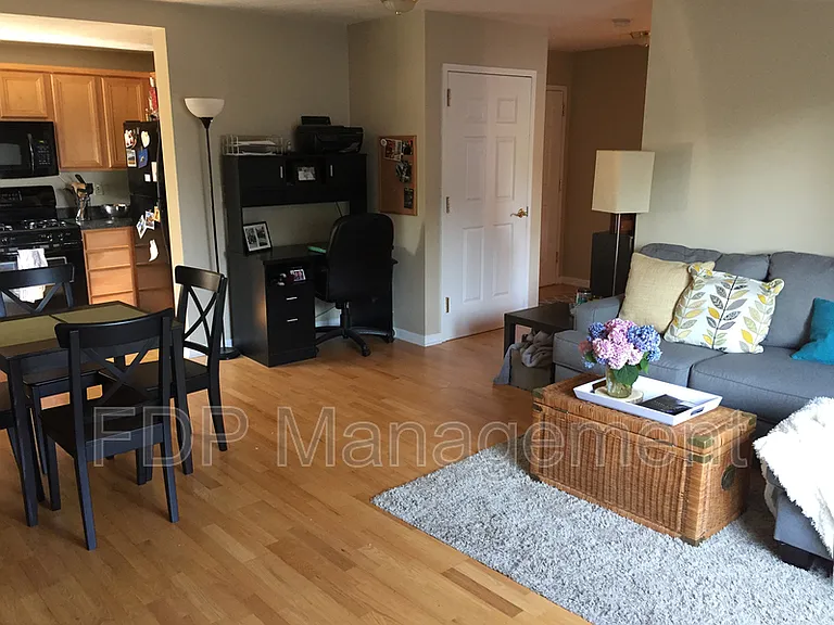 660 East Ave #306 — Photo 2