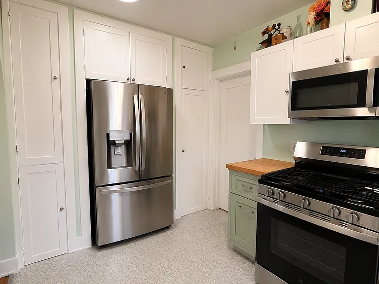 1429 Gillespie St — Photo 9