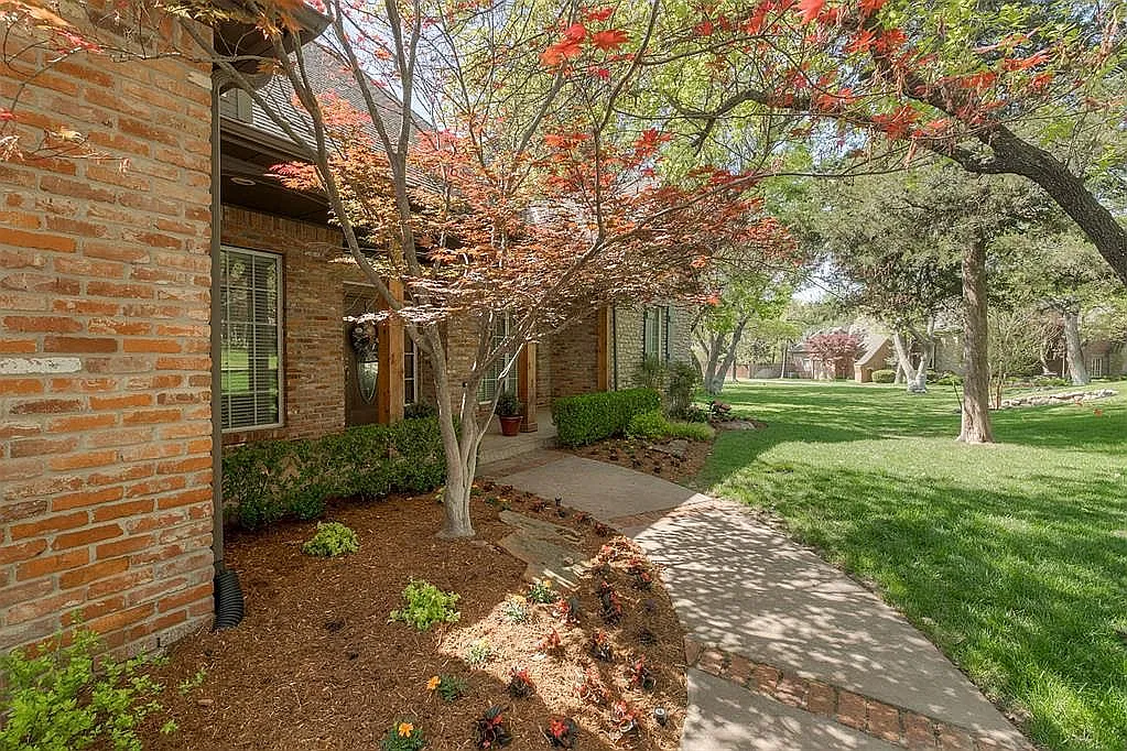 4 bed, 3852 sqft, $4,450 — Photo 3