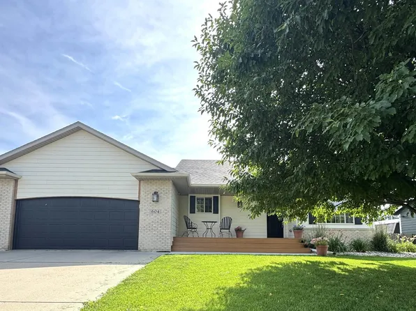604 Eagle Ave, Harrisburg, SD 57032