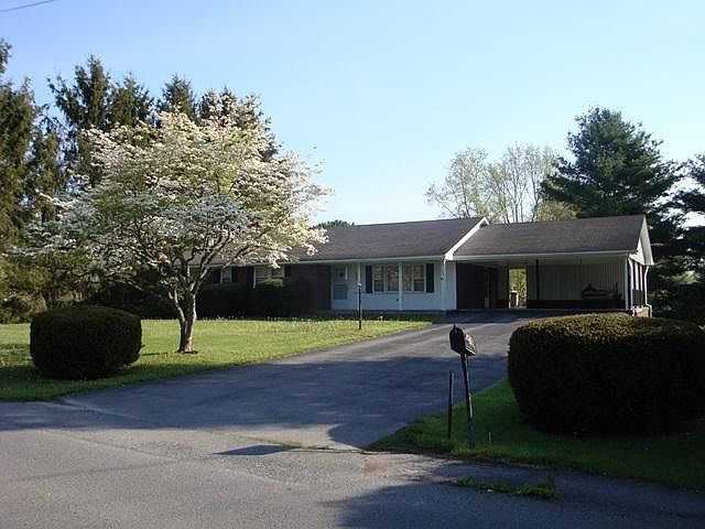 1st image of 104 Circle Dr E