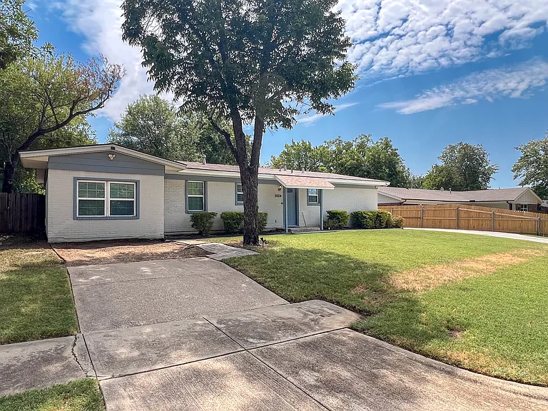 5004 Colorado Blvd — Photo 2