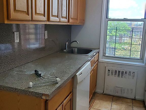 4th image of 142-20 84th Dr APT 7B