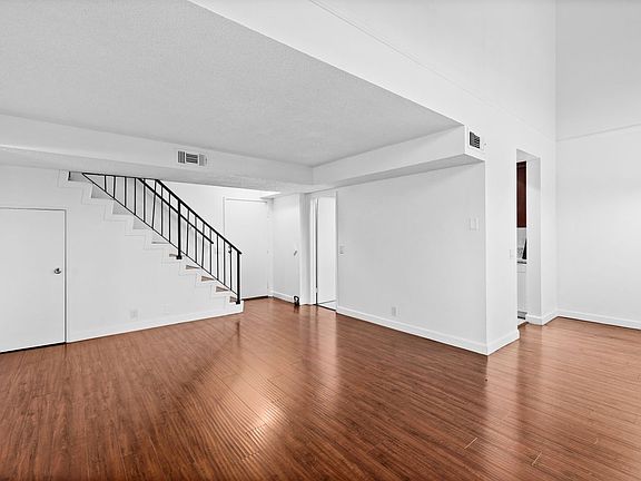 5th image of 7515 Winnetka Ave APT 302
