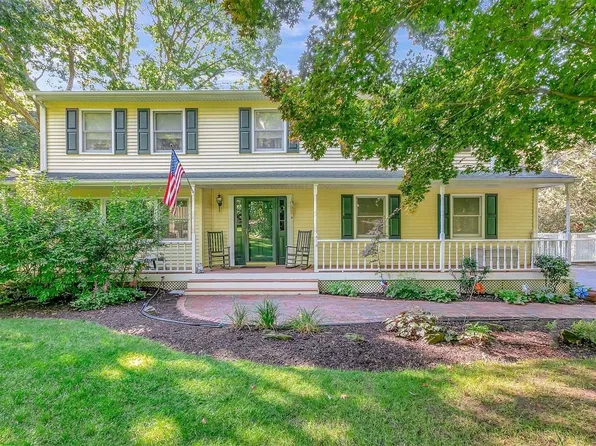 6 Mclain Drive, Smithtown, NY 11787