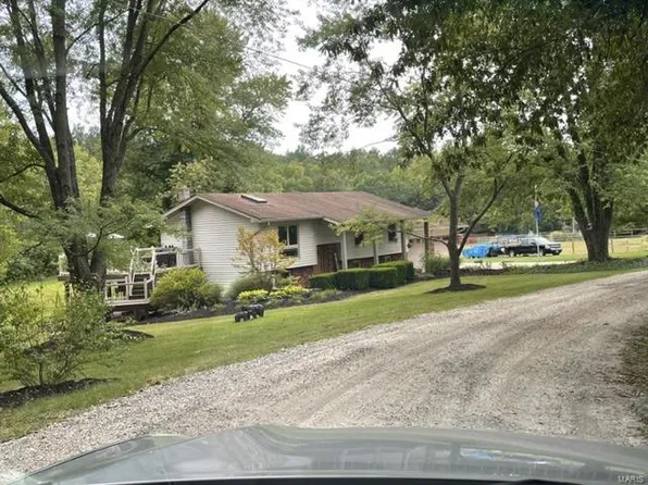 106 Rolling Hills Dr, Washington, MO 63090