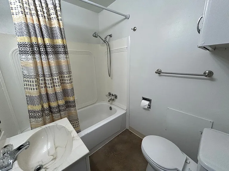 821 W Main St. — Photo 22