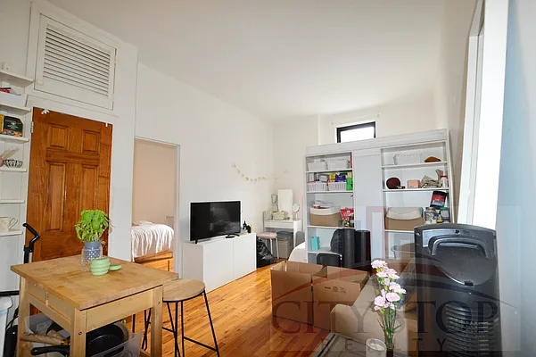 Rented by City Stop Realty | media 4