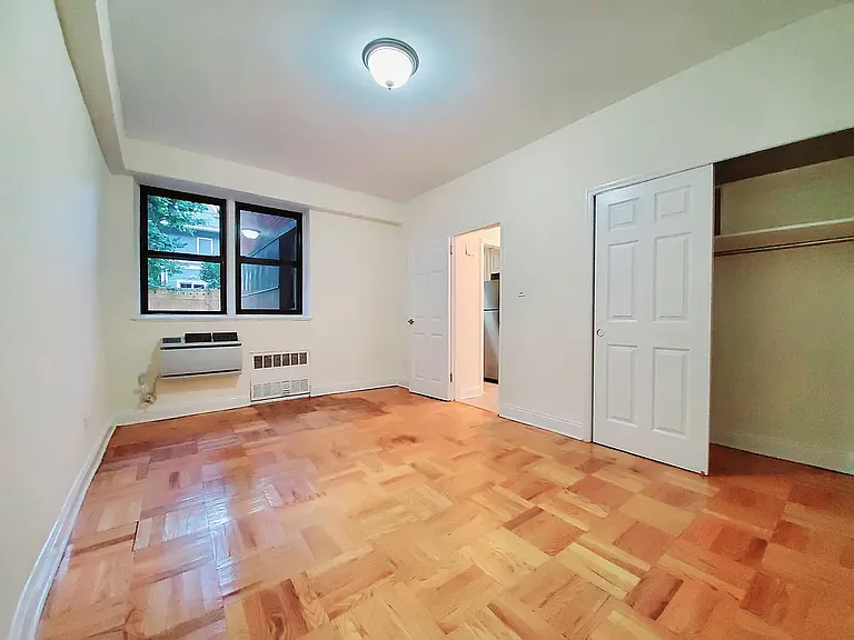 60 Turner Pl #L6 — Photo 8