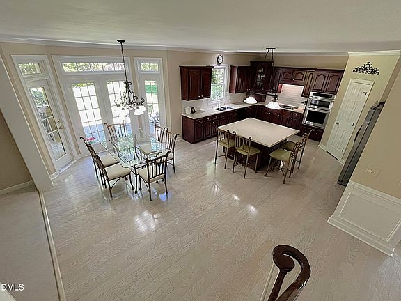 5th image of 210 Shillings Chase Dr
