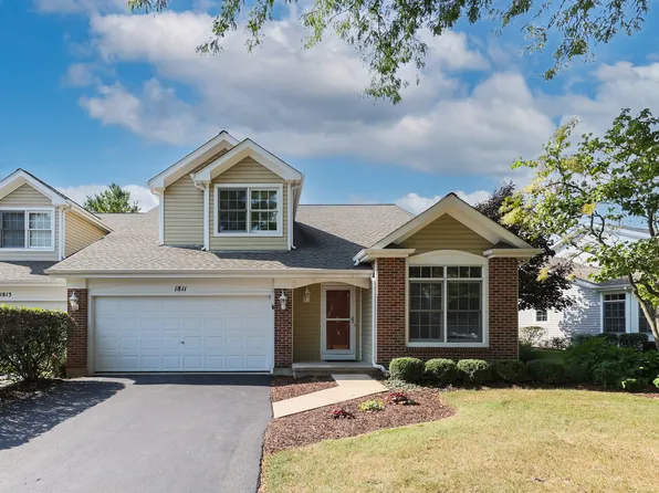 1811 Waverly Cir, St Charles, IL 60174