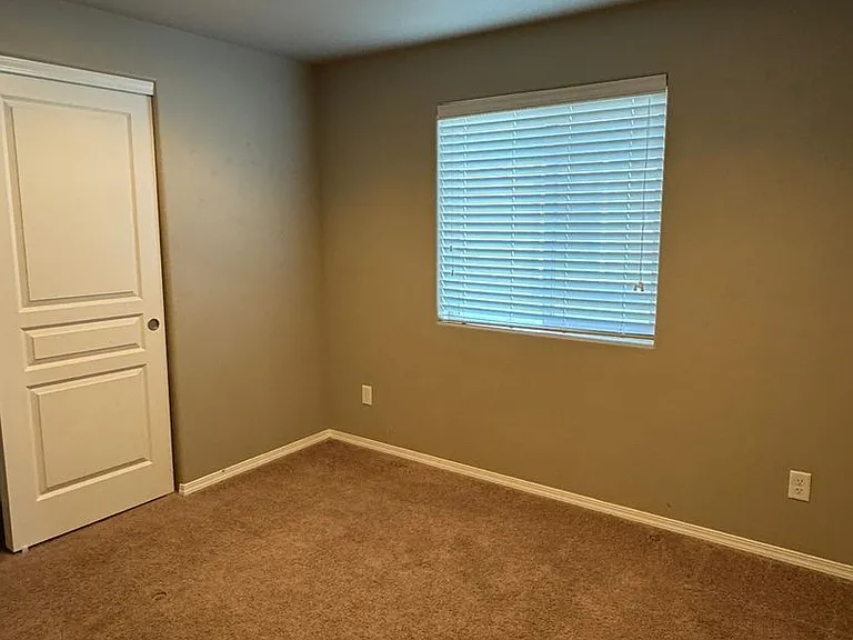 995 N Pacific Hwy #99 — Photo 12