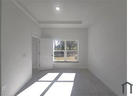 940 Sterling St E — Photo 17