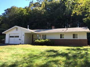 31 Eisenhower Rd, Framingham, MA 01701