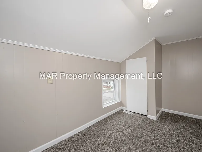 251 W Harris Ave — Photo 3