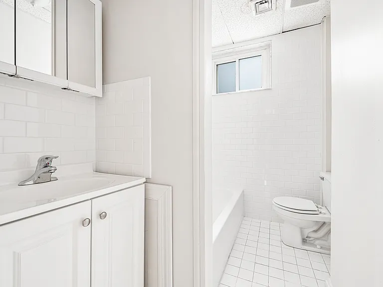 202 E Hector 2nd Floor — Photo 6