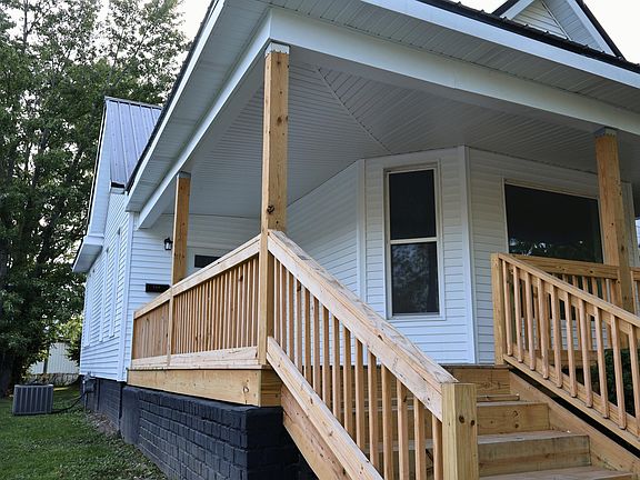 4th image of 404 S Clark St