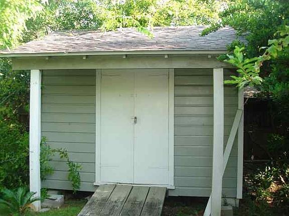 4th image of 2570 Louisiana St