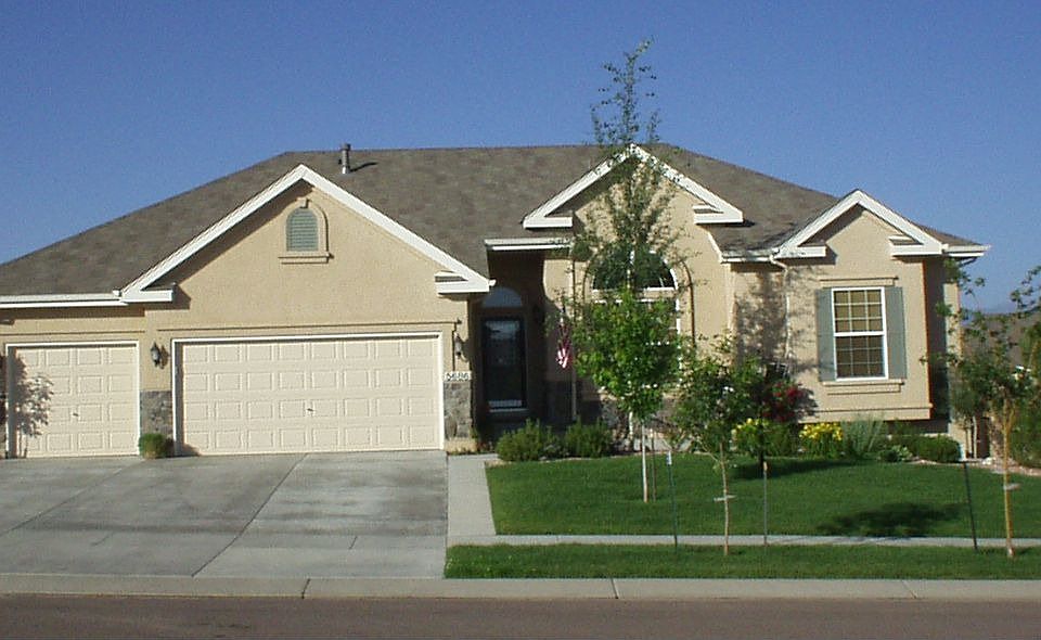 Stucco with Stone Front