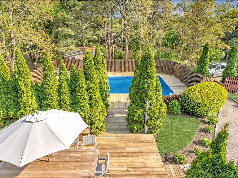 69 Middle Pond Rd — Photo 2
