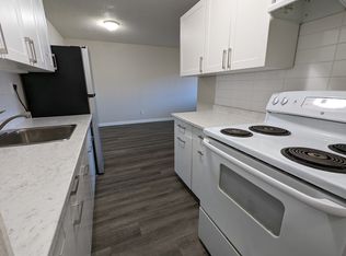 1702 22nd St W #1-BEDROOM, Saskatoon, SK S7M0T5