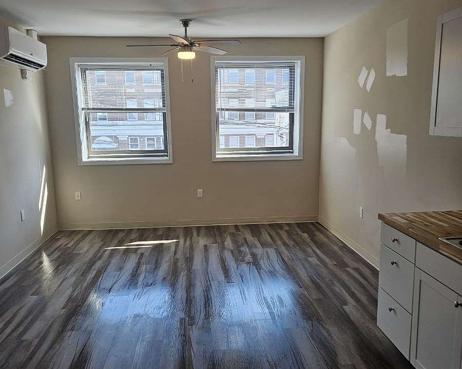 2nd image of 643 Washington St #H
