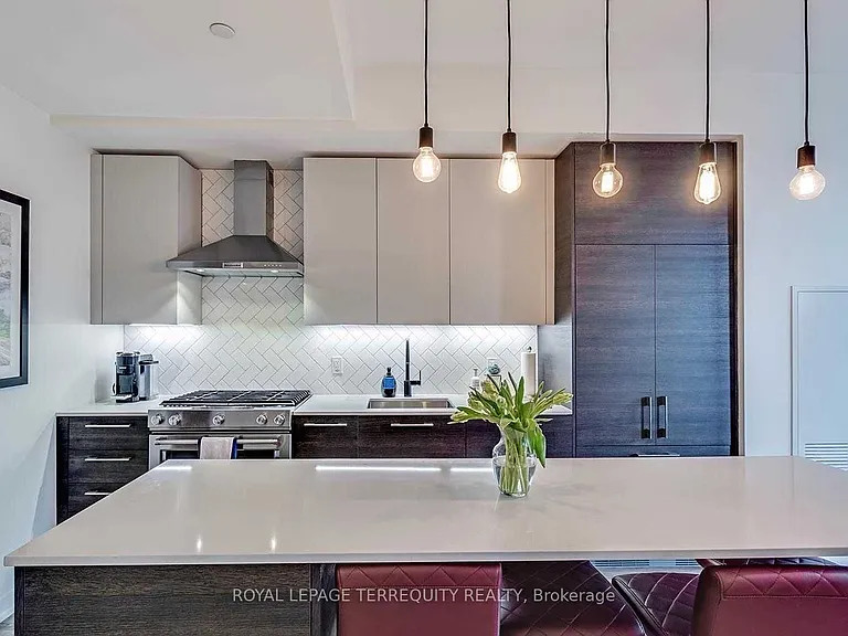 2118 Bloor St W #403 — Photo 4