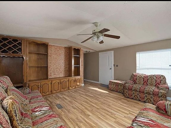 2nd image of 1011 N Alvarado St