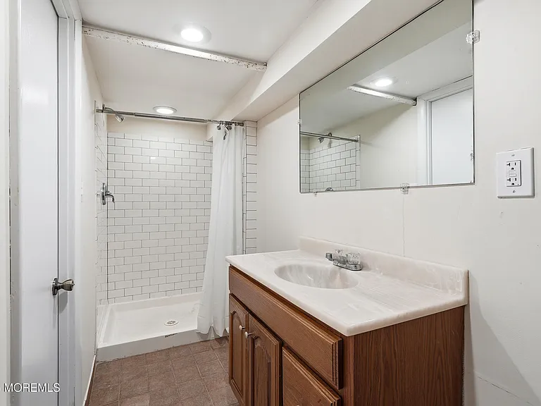74 Poplar Ave — Photo 30