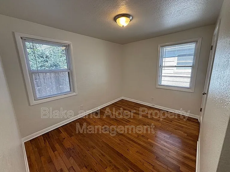 656 Breys Ave NE — Photo 14