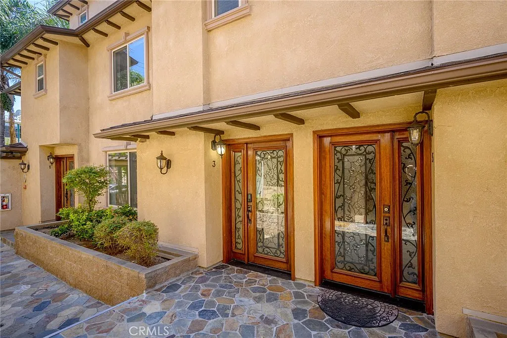 3 bed, 3.5 bath, 1520 sqft, $4,500 — Photo 3