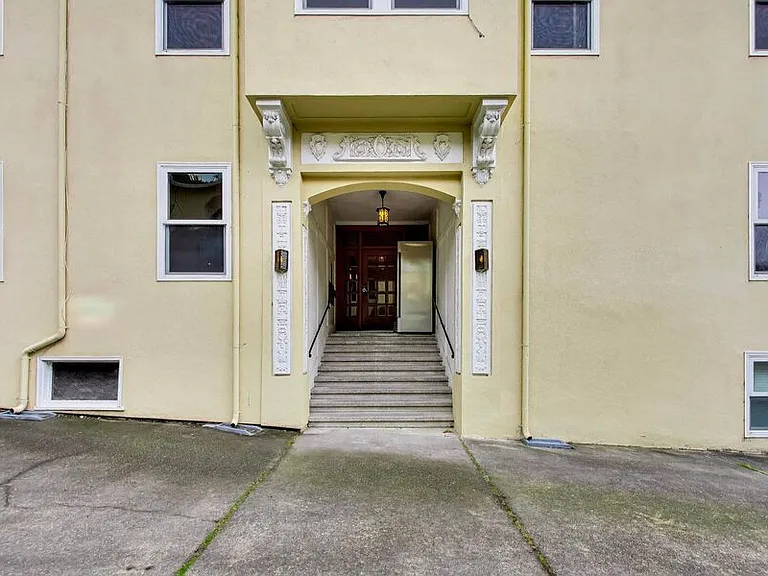 1534 Arch St #3 — Photo 21