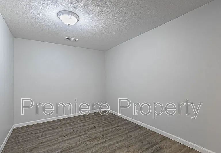 7610 E 48th St — Photo 13