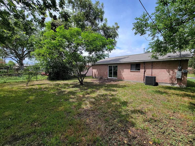 3121 Proswimmer St — Photo 24
