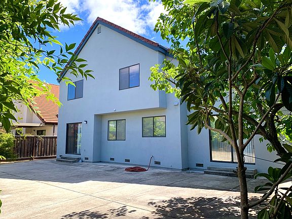 3rd image of 887 Pippin Dr