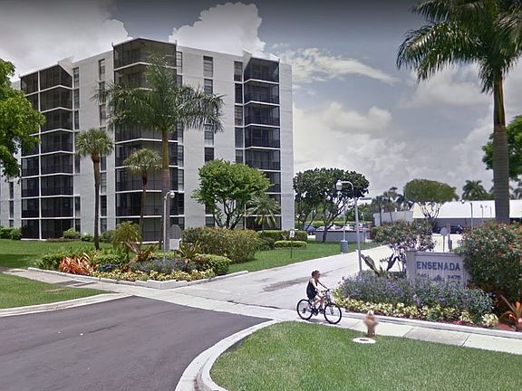 4th image of 3401 N Country Club Dr #4122