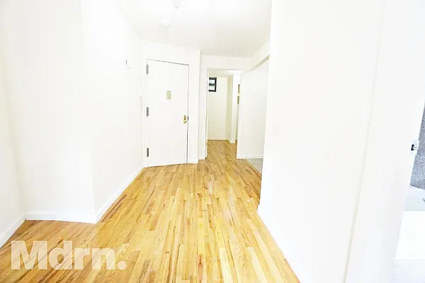Rented by Mdrn Residential | media 18